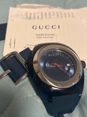 GUCCI Men’s Blue Dial Watch with Silver Bezel
Needs A New Band (broken)